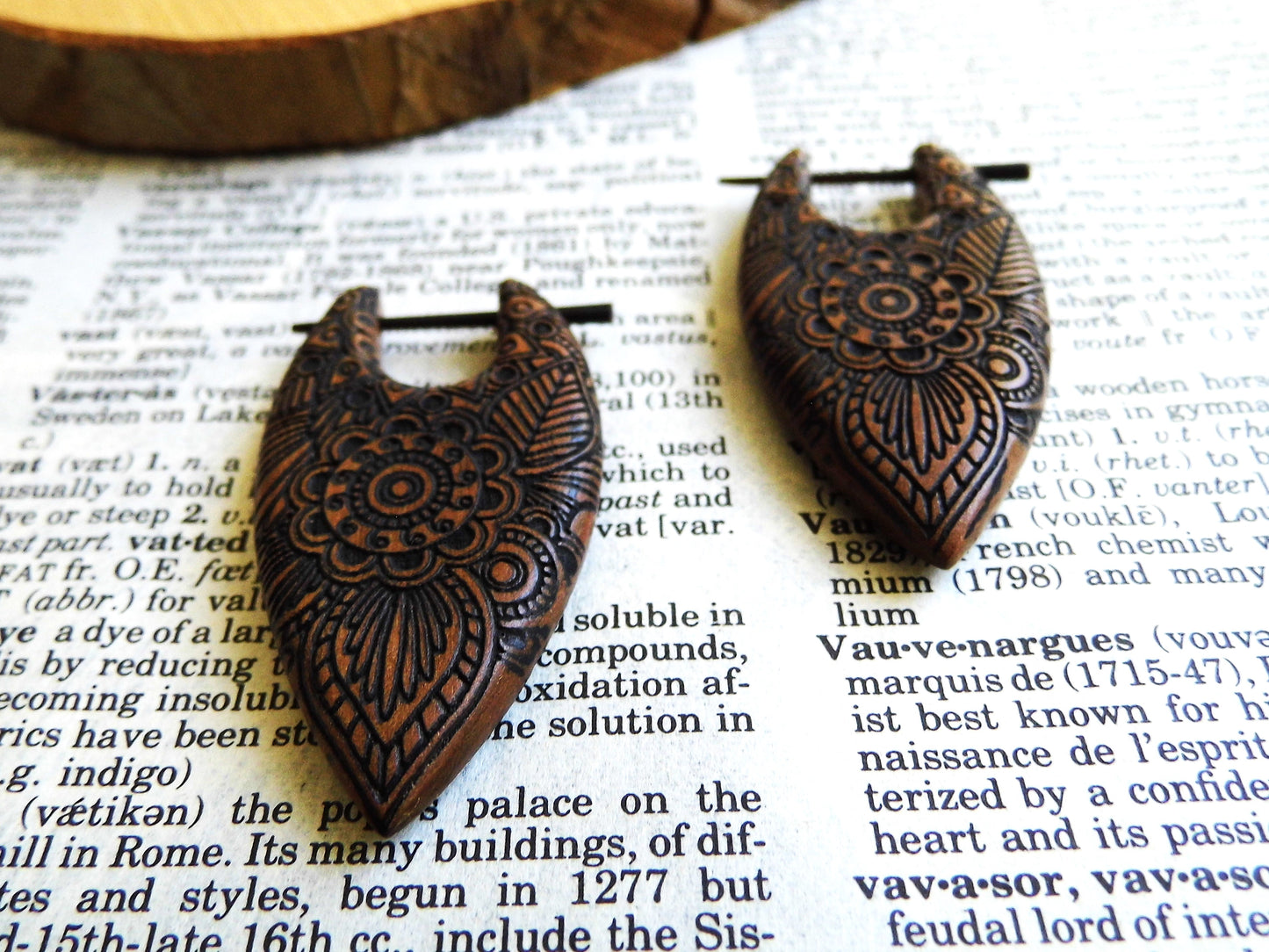 Wood Organic Earrings Unisex Engraved Arrow