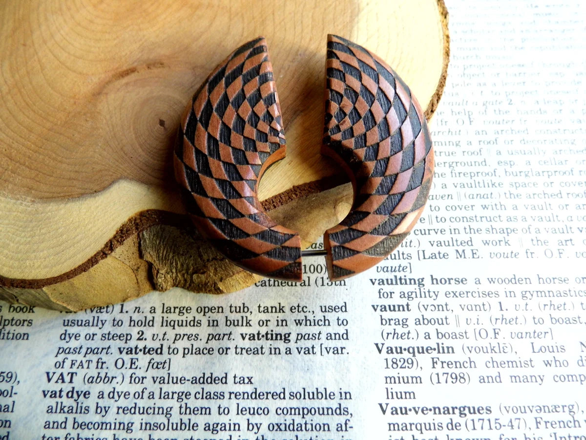 Extra Large Unisex Checked Faux Gauge Crescent