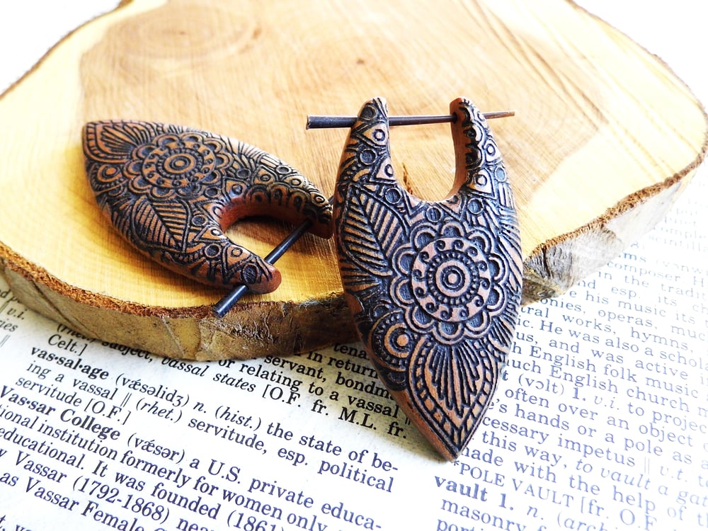 Wood Organic Earrings Unisex Engraved Arrow