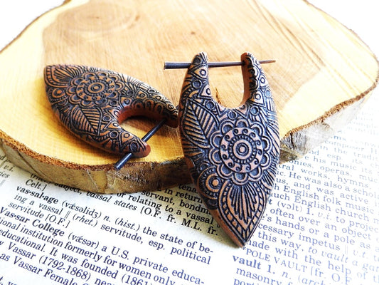 Wood Organic Earrings Unisex Engraved Arrow